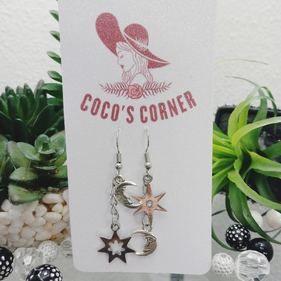 Moon and stars celestial dangle earrings - Picture 6 of 7